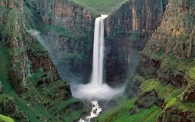 Twin Peaks Cottages And Horse Trekking